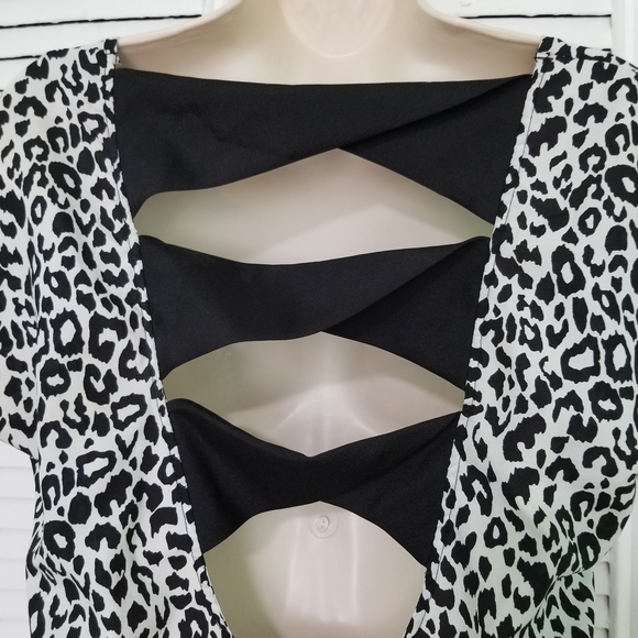 Lola's Collection Animal Print Top size Medium - Picture 4 of 9